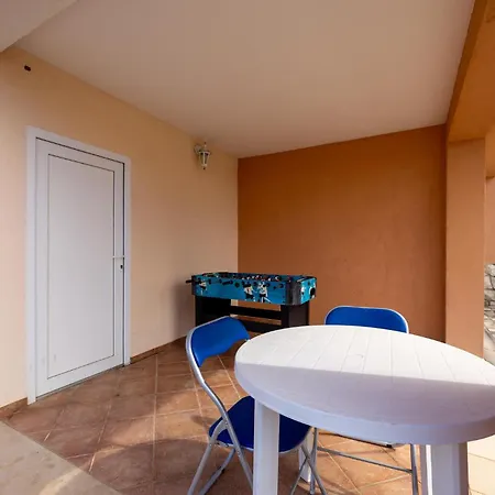 Stunning In Okrug Gornji Appartement Trogir