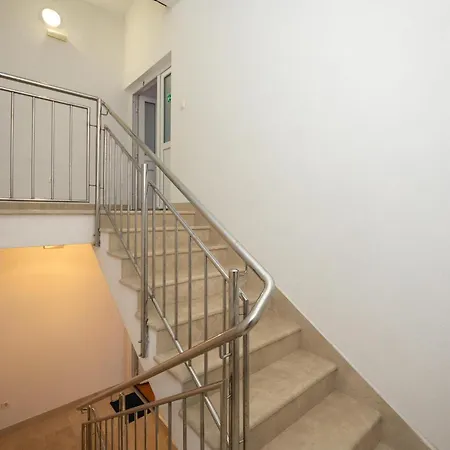 Stunning In Okrug Gornji Appartement *