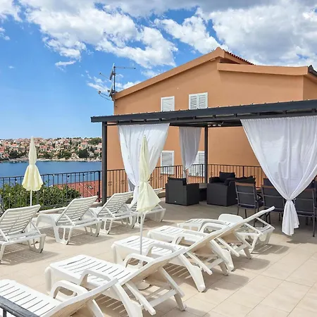 Апартаменти Amazing In Okrug Gornji With Wifi Трогір